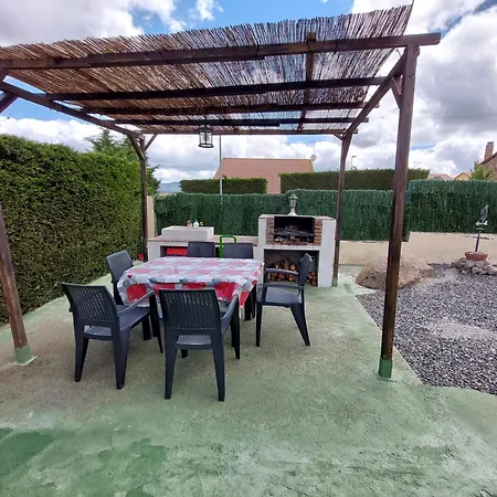 Nyaraló Disfrutar Y Relajarse En El Robledal